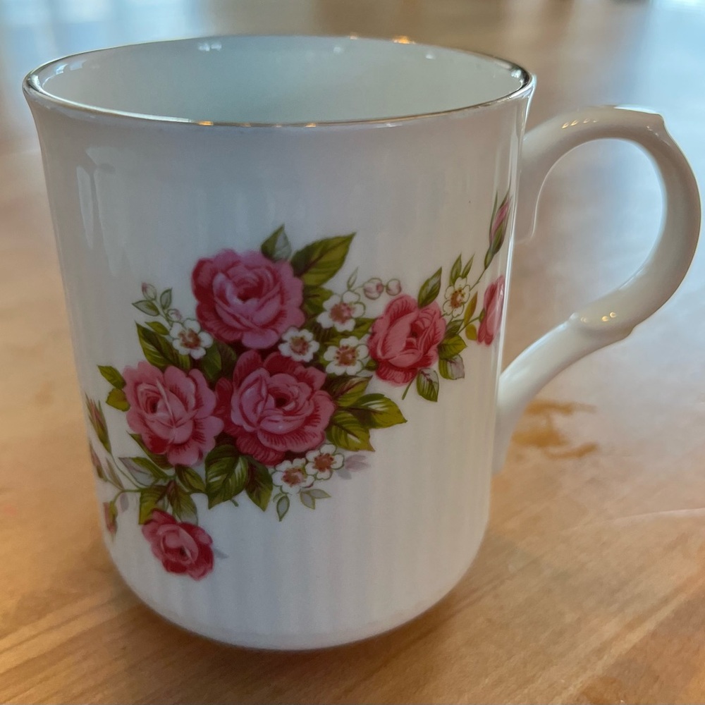 Beautiful Sadler Pink Roses Straight sided Ribbed Coffee Mug